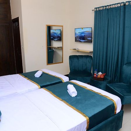 Go Room Hotel Lahore Exterior photo