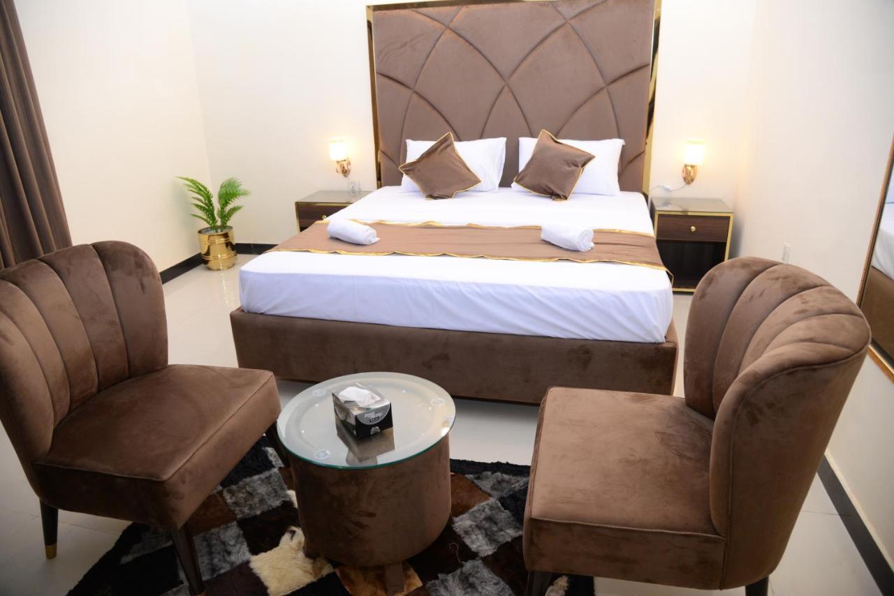 Go Room Hotel Lahore Exterior photo