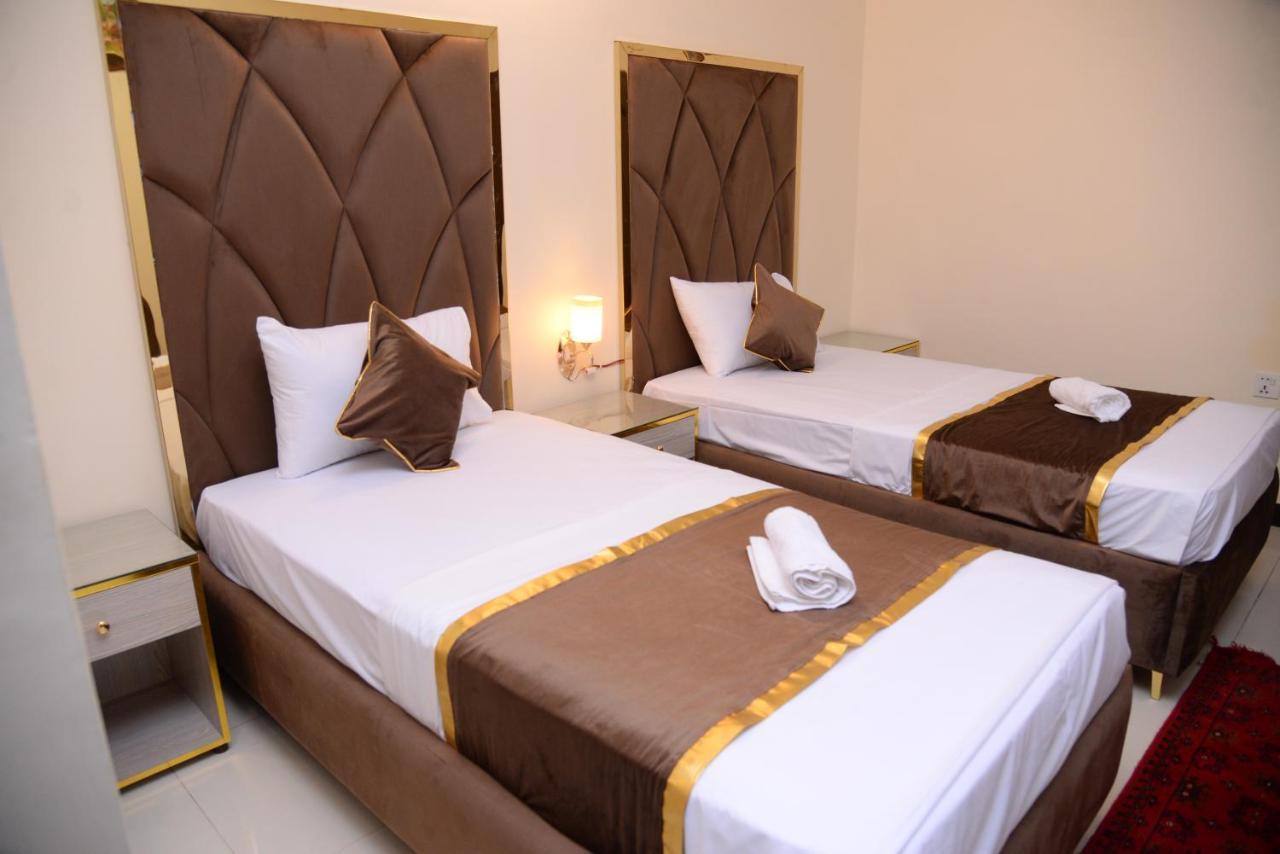 Go Room Hotel Lahore Exterior photo