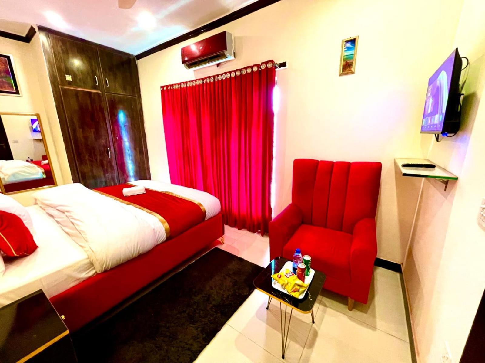 Go Room Hotel Lahore Exterior photo