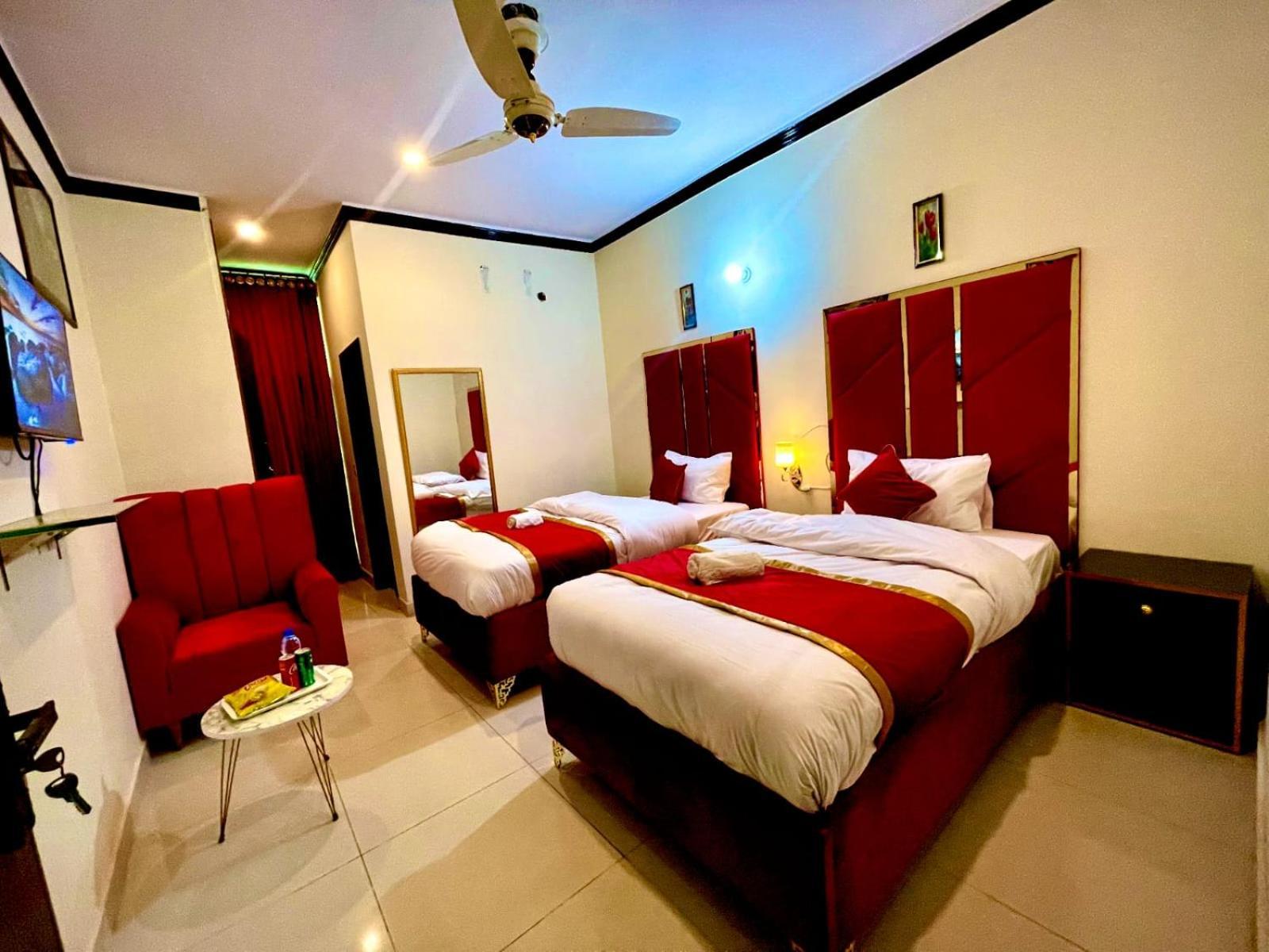 Go Room Hotel Lahore Exterior photo