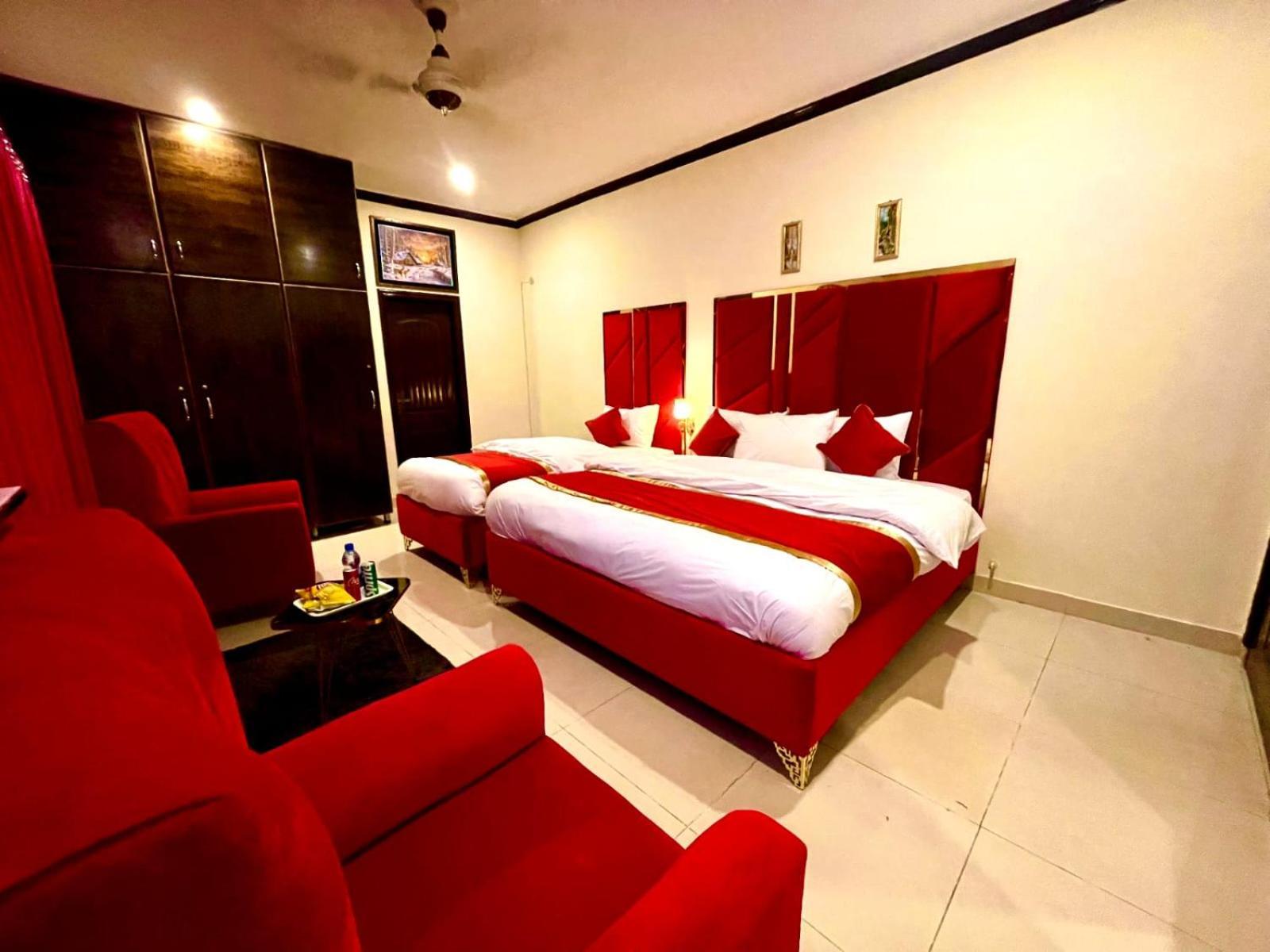 Go Room Hotel Lahore Exterior photo