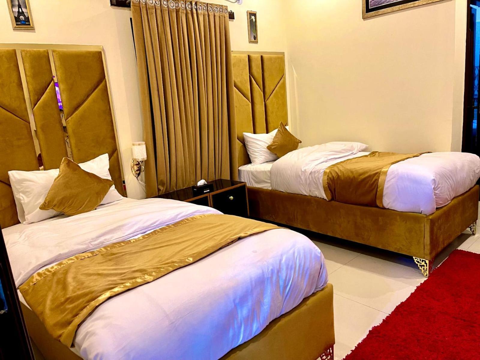 Go Room Hotel Lahore Exterior photo