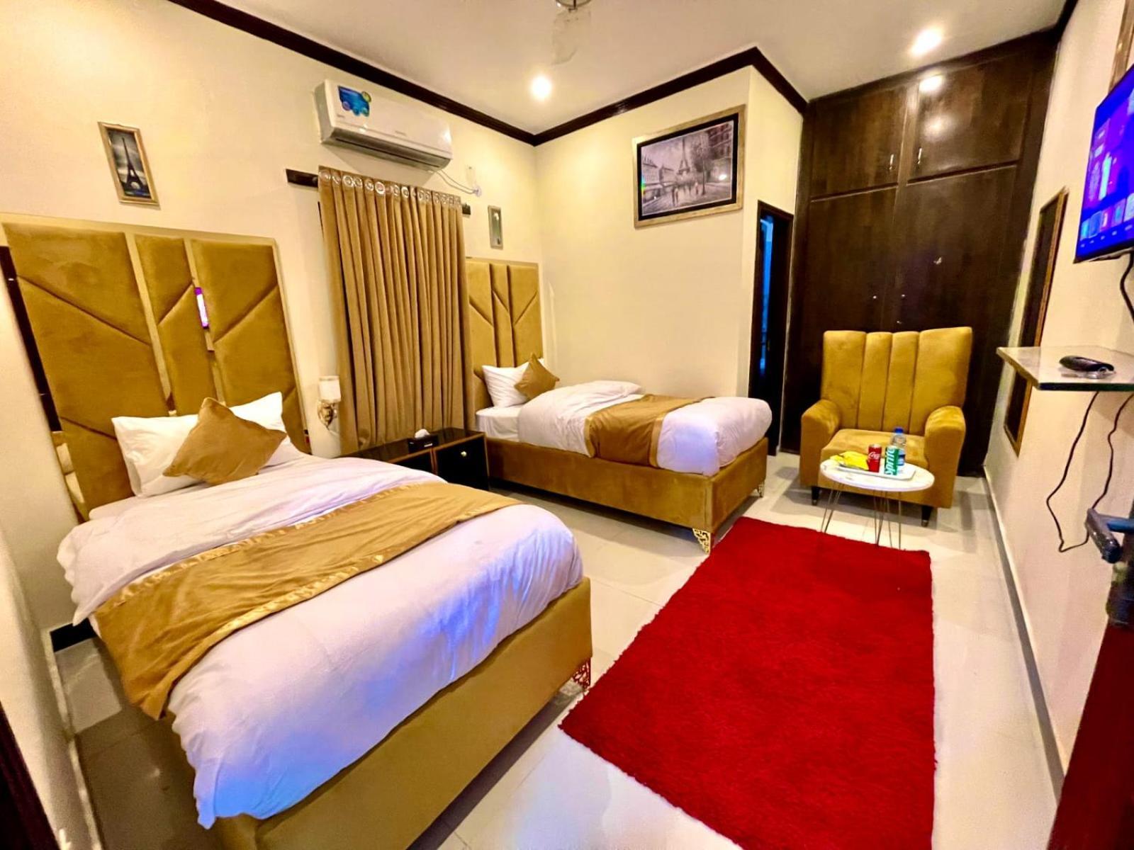 Go Room Hotel Lahore Exterior photo