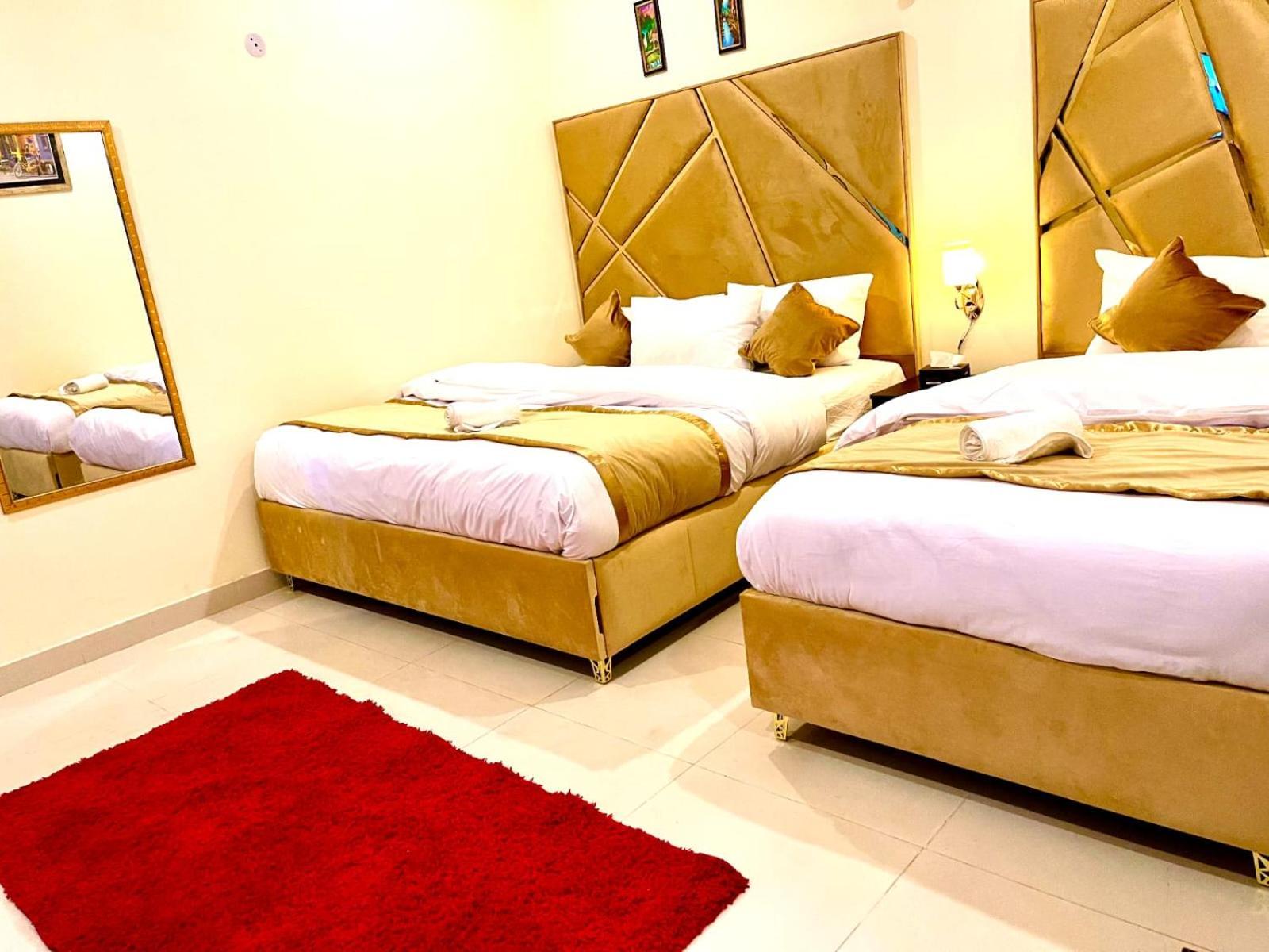 Go Room Hotel Lahore Exterior photo