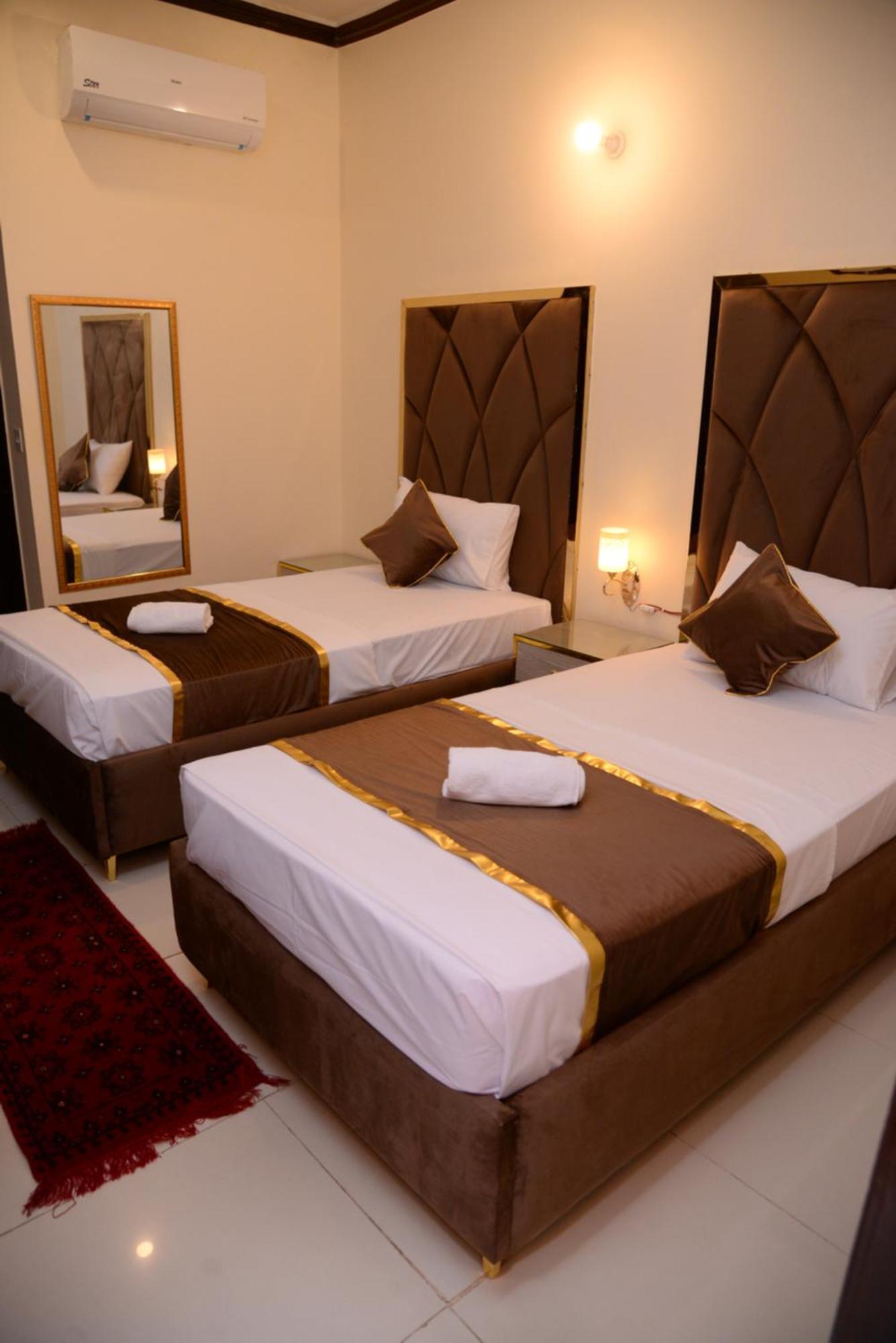 Go Room Hotel Lahore Exterior photo