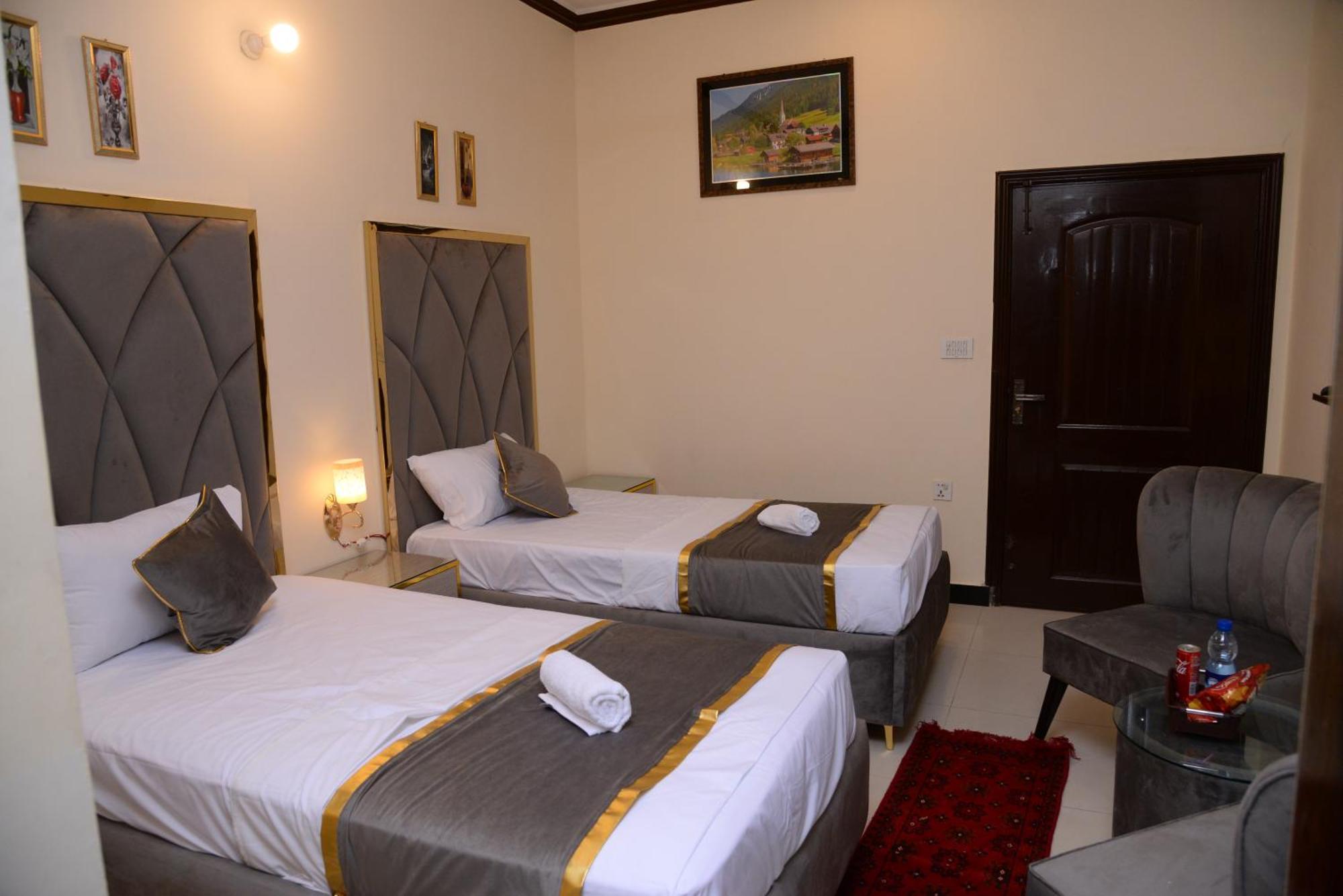 Go Room Hotel Lahore Exterior photo