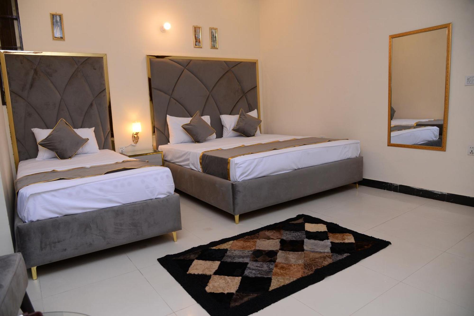 Go Room Hotel Lahore Exterior photo