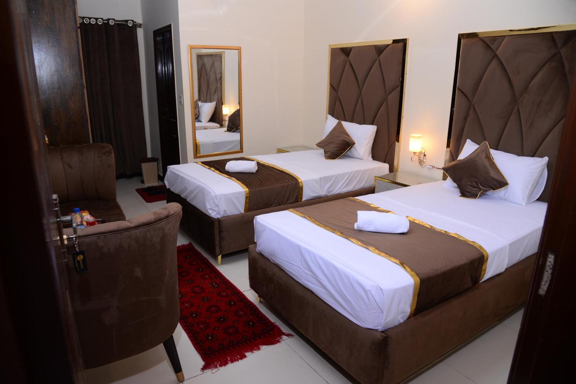 Go Room Hotel Lahore Exterior photo