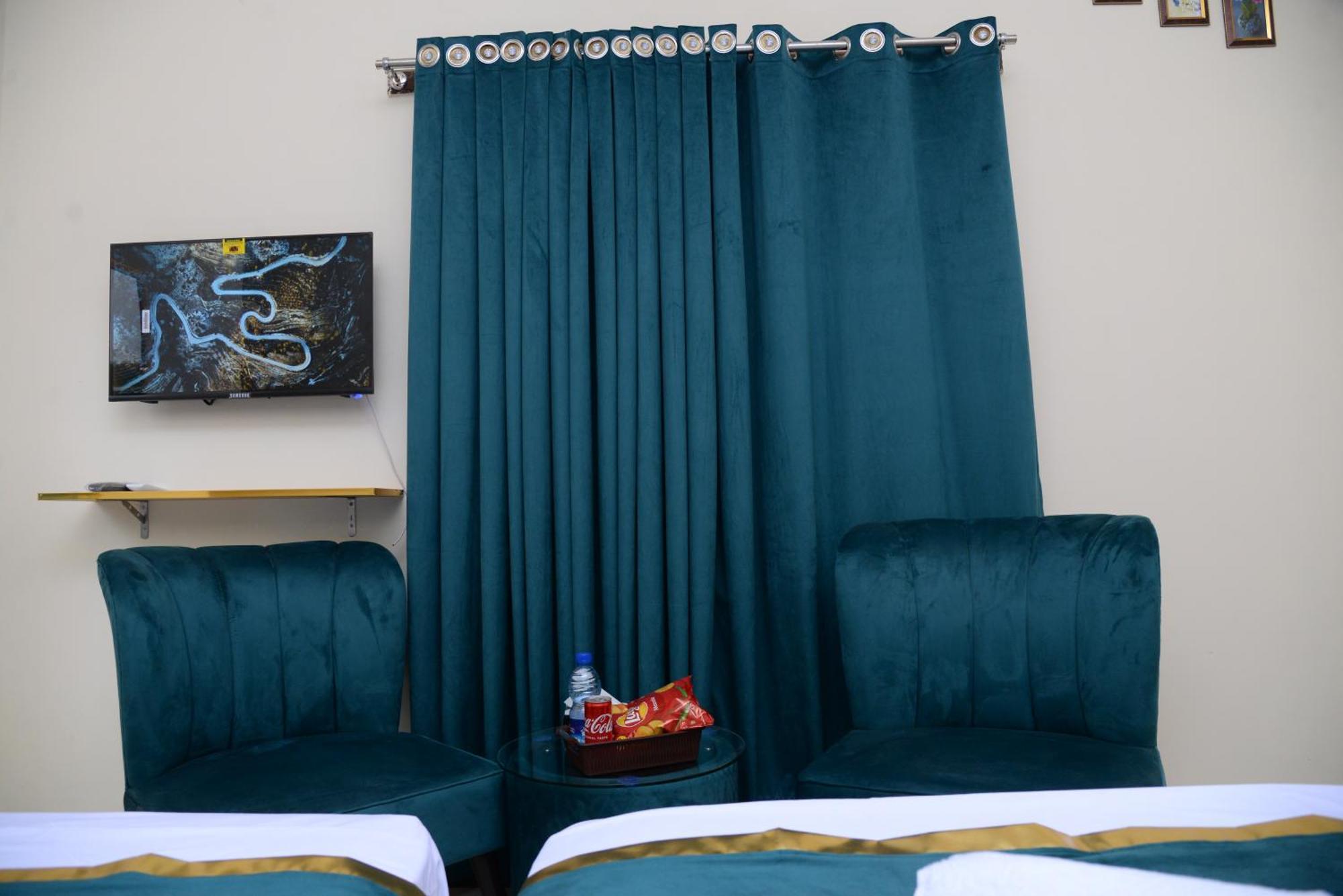 Go Room Hotel Lahore Exterior photo