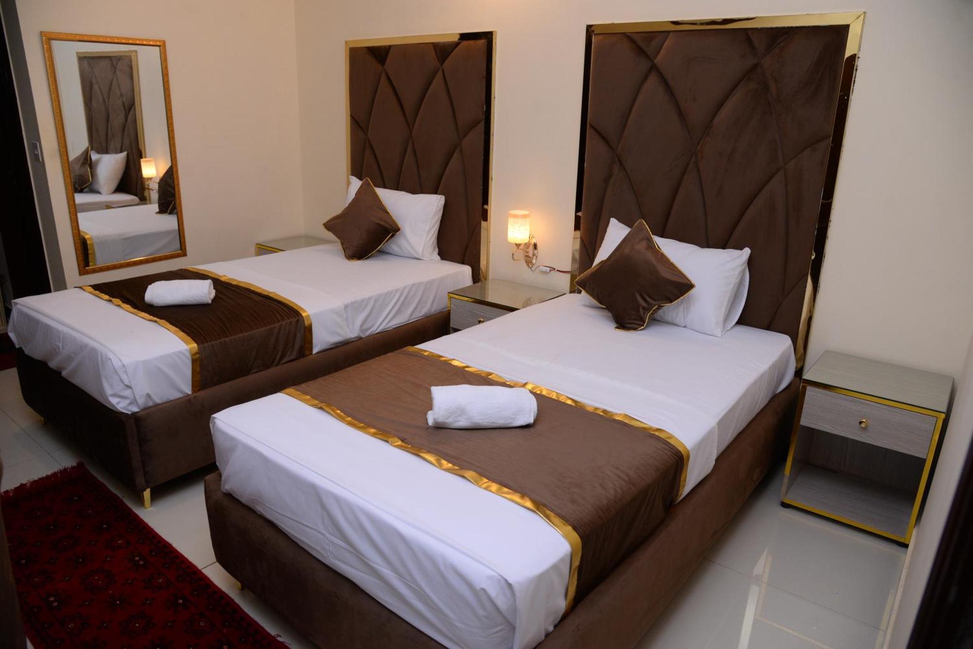 Go Room Hotel Lahore Exterior photo
