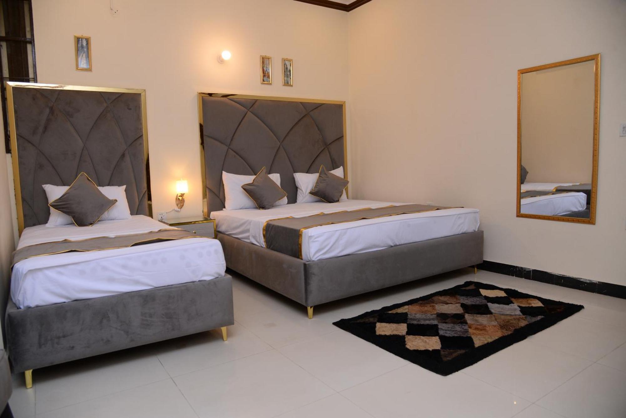 Go Room Hotel Lahore Exterior photo