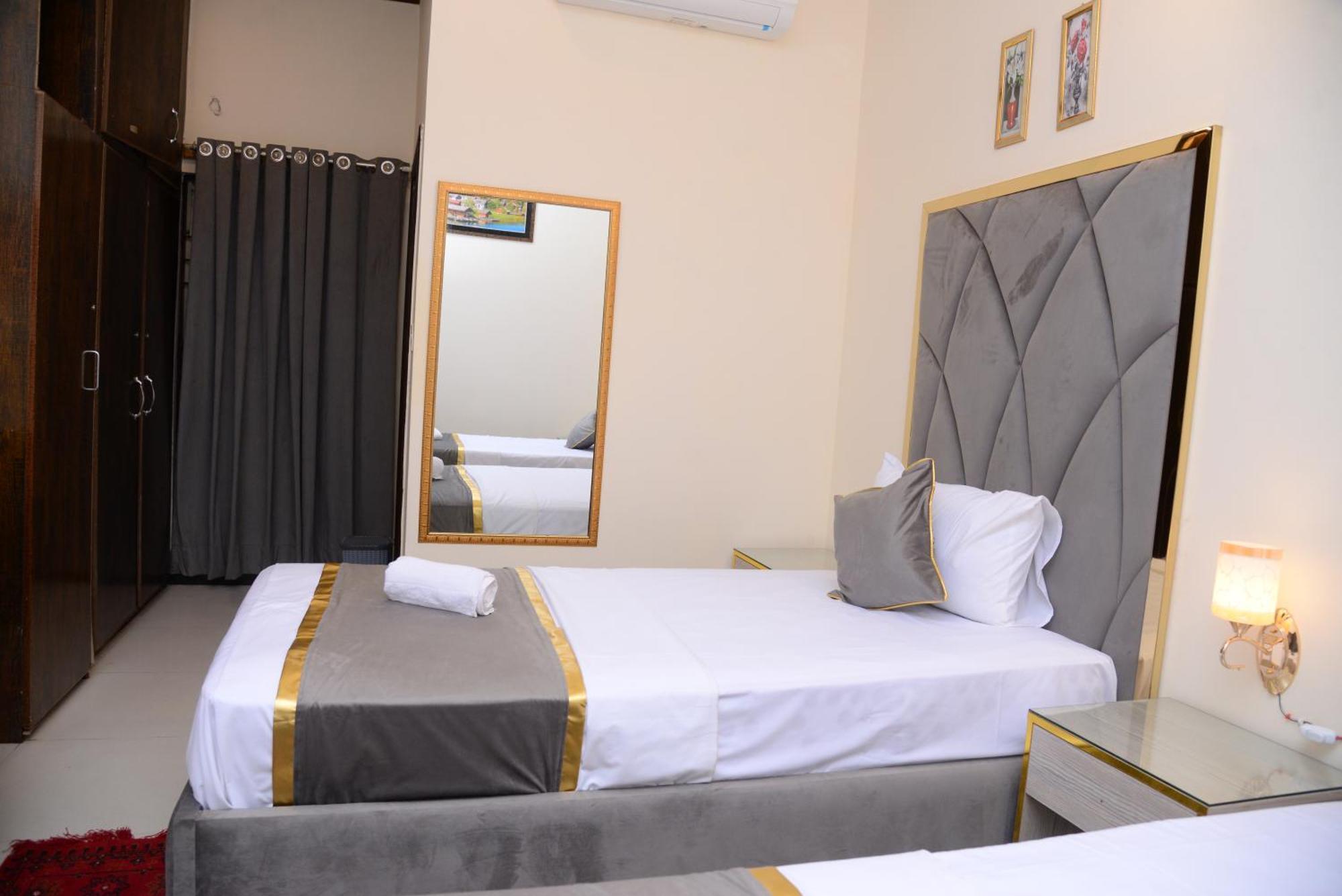 Go Room Hotel Lahore Exterior photo