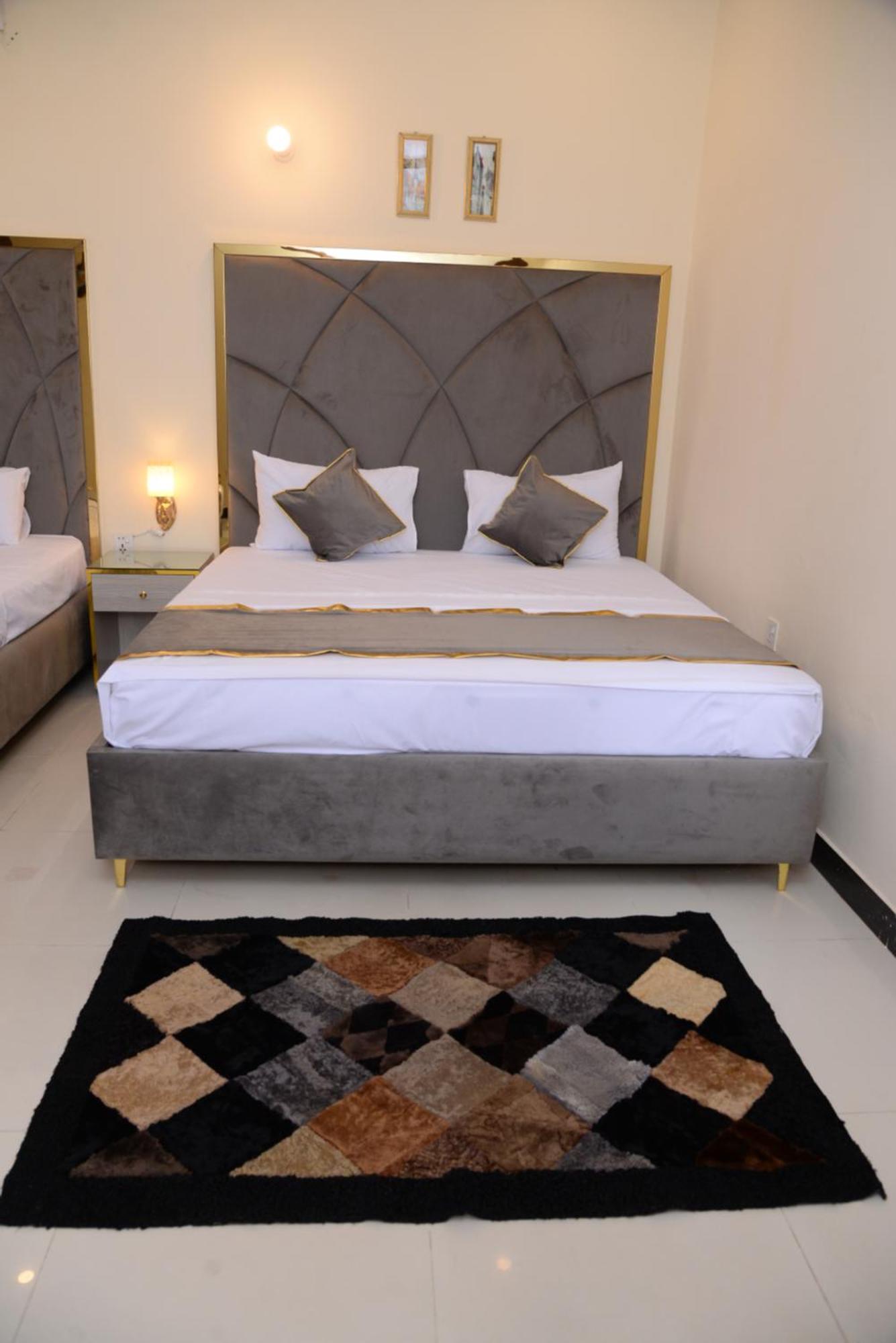 Go Room Hotel Lahore Exterior photo