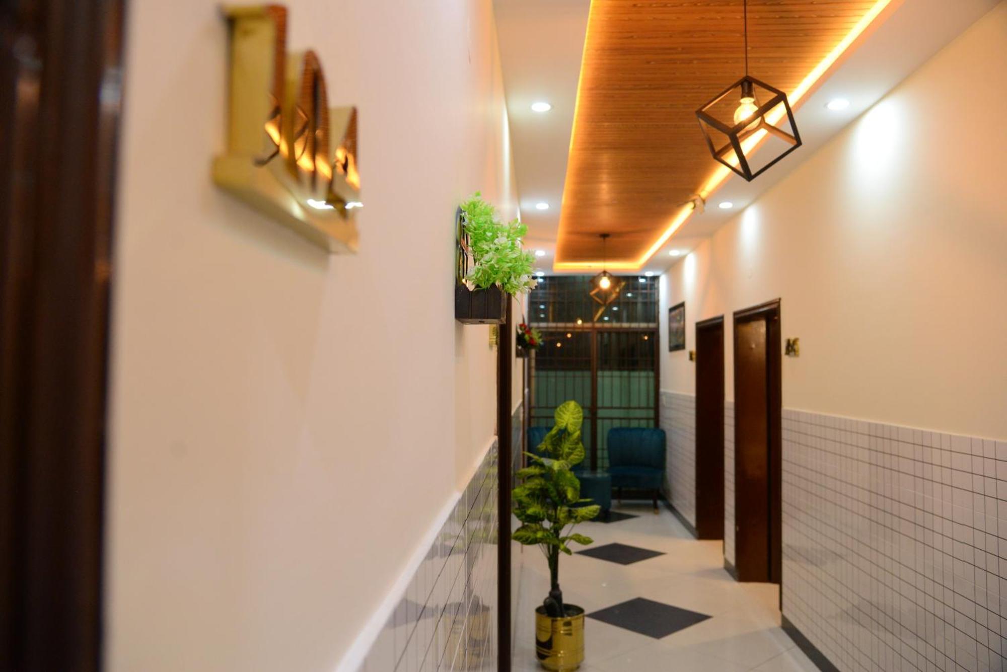 Go Room Hotel Lahore Exterior photo