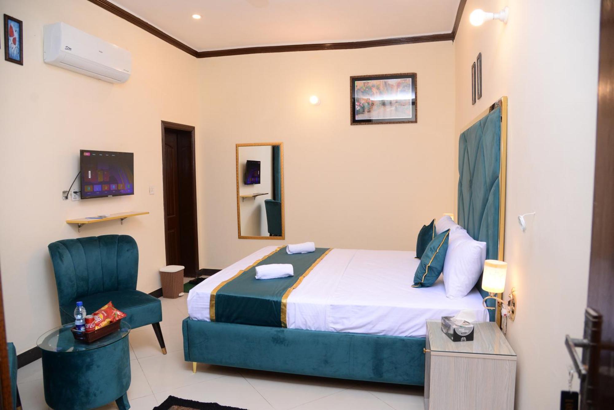 Go Room Hotel Lahore Exterior photo