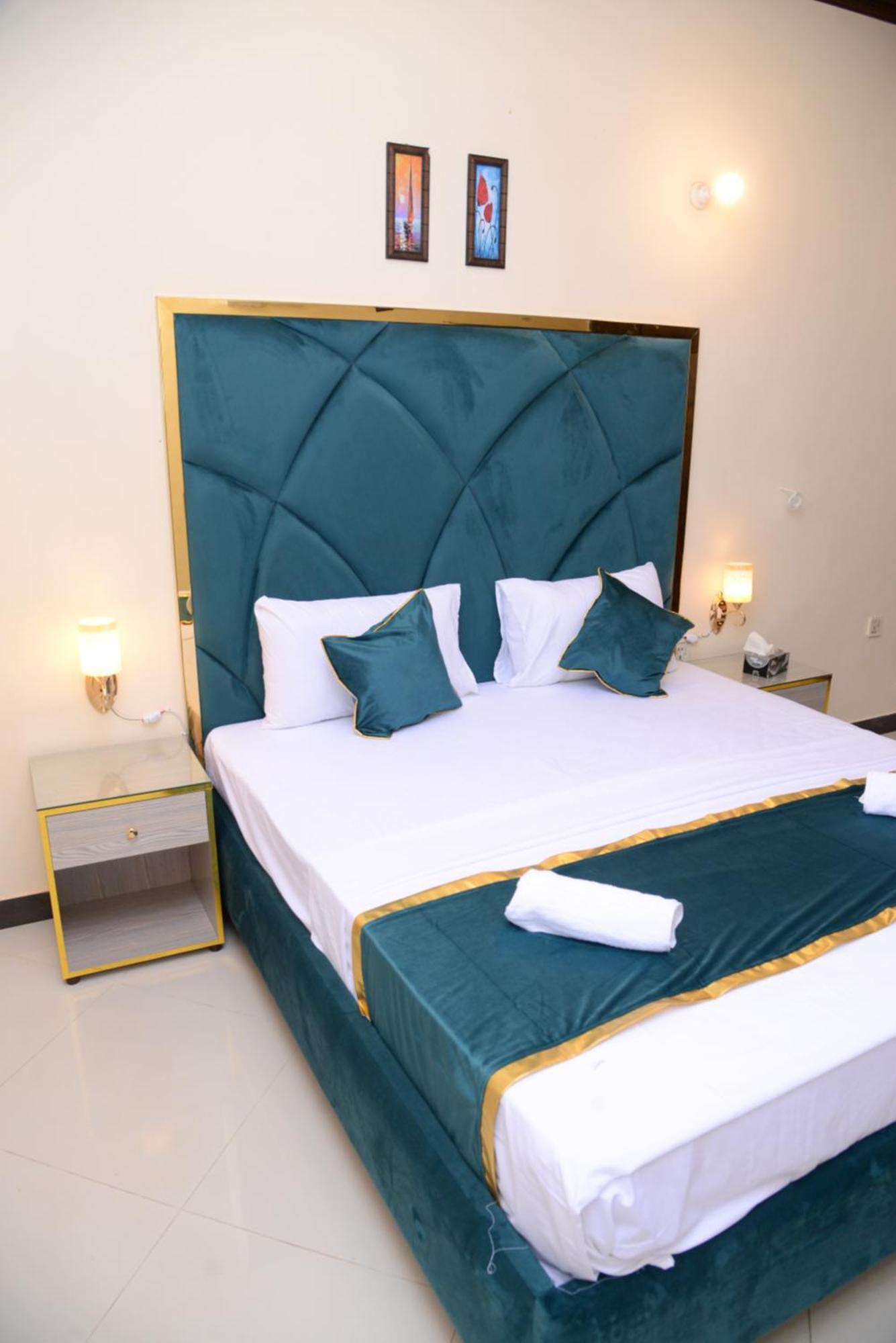 Go Room Hotel Lahore Exterior photo