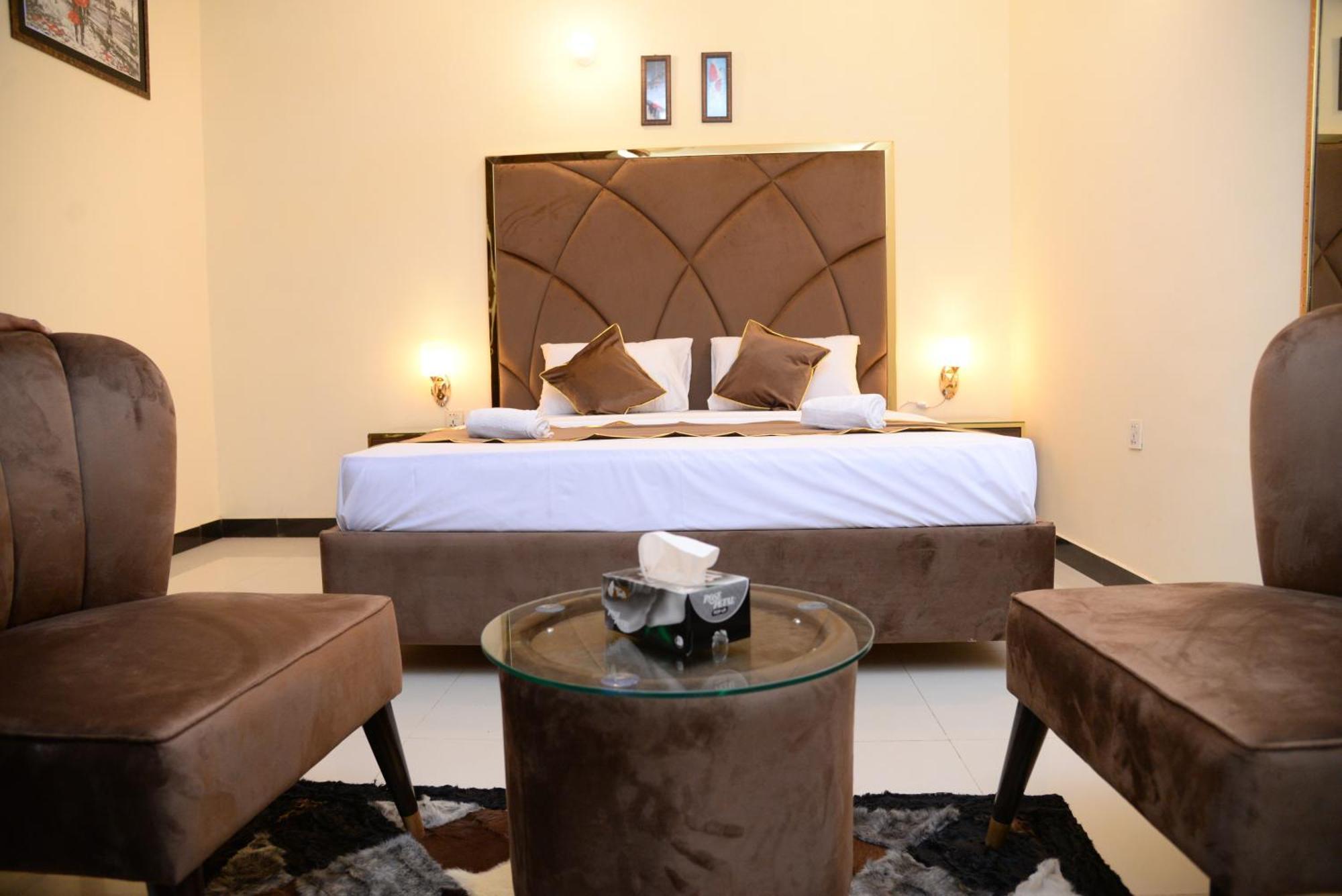 Go Room Hotel Lahore Exterior photo