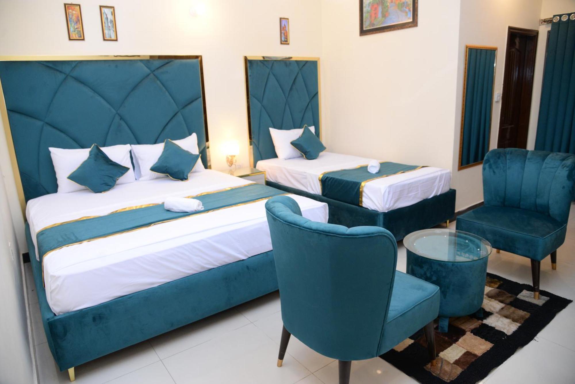Go Room Hotel Lahore Exterior photo