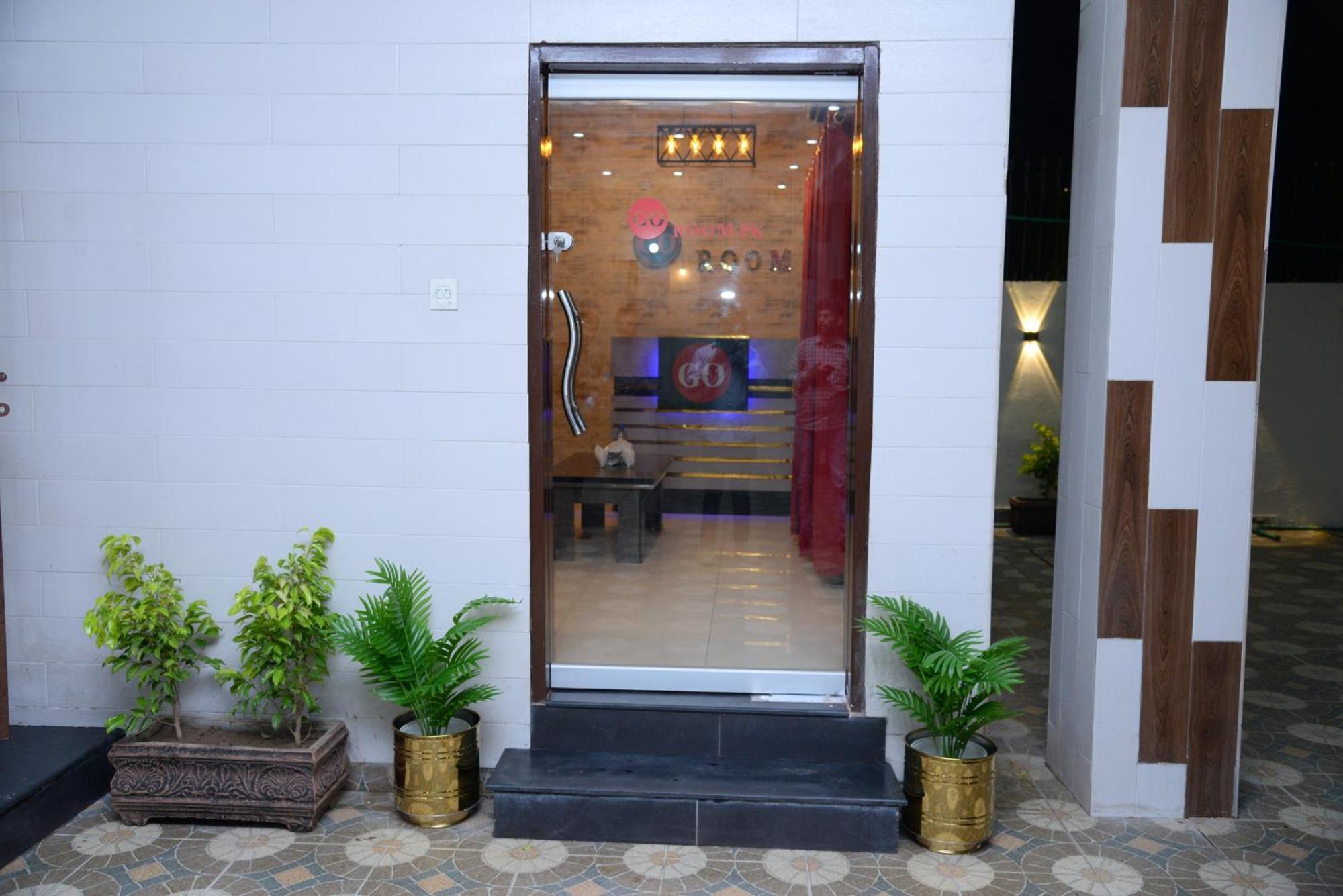 Go Room Hotel Lahore Exterior photo