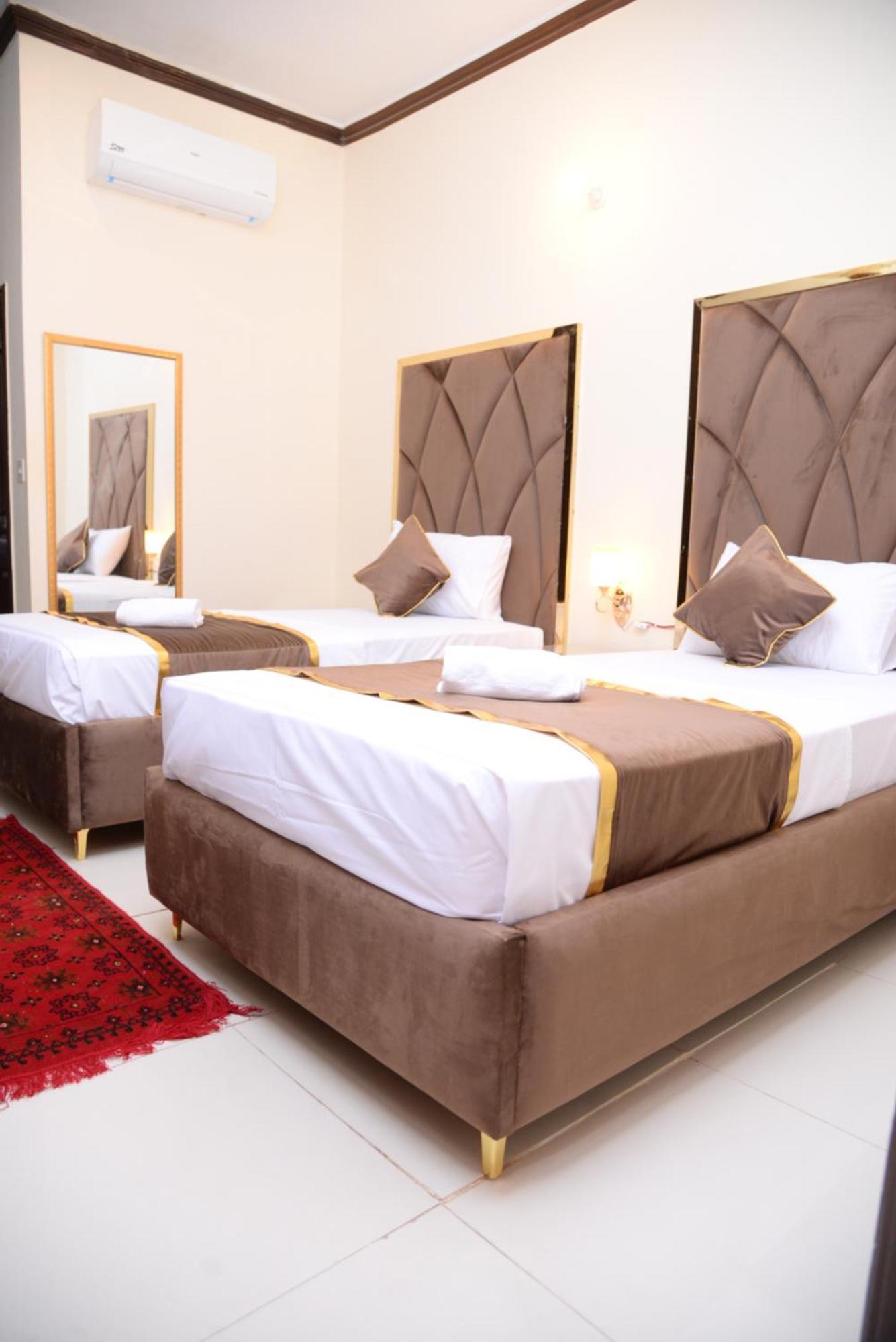 Go Room Hotel Lahore Exterior photo