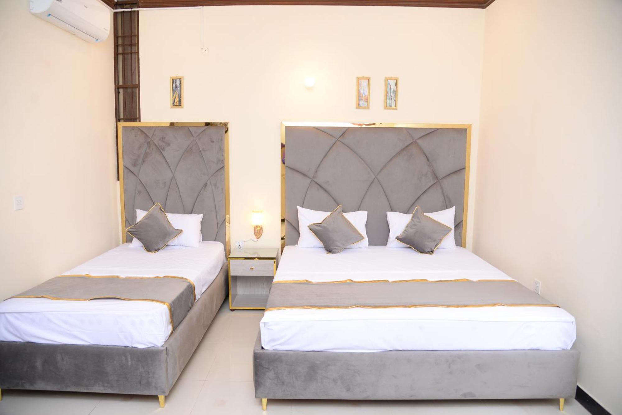 Go Room Hotel Lahore Exterior photo