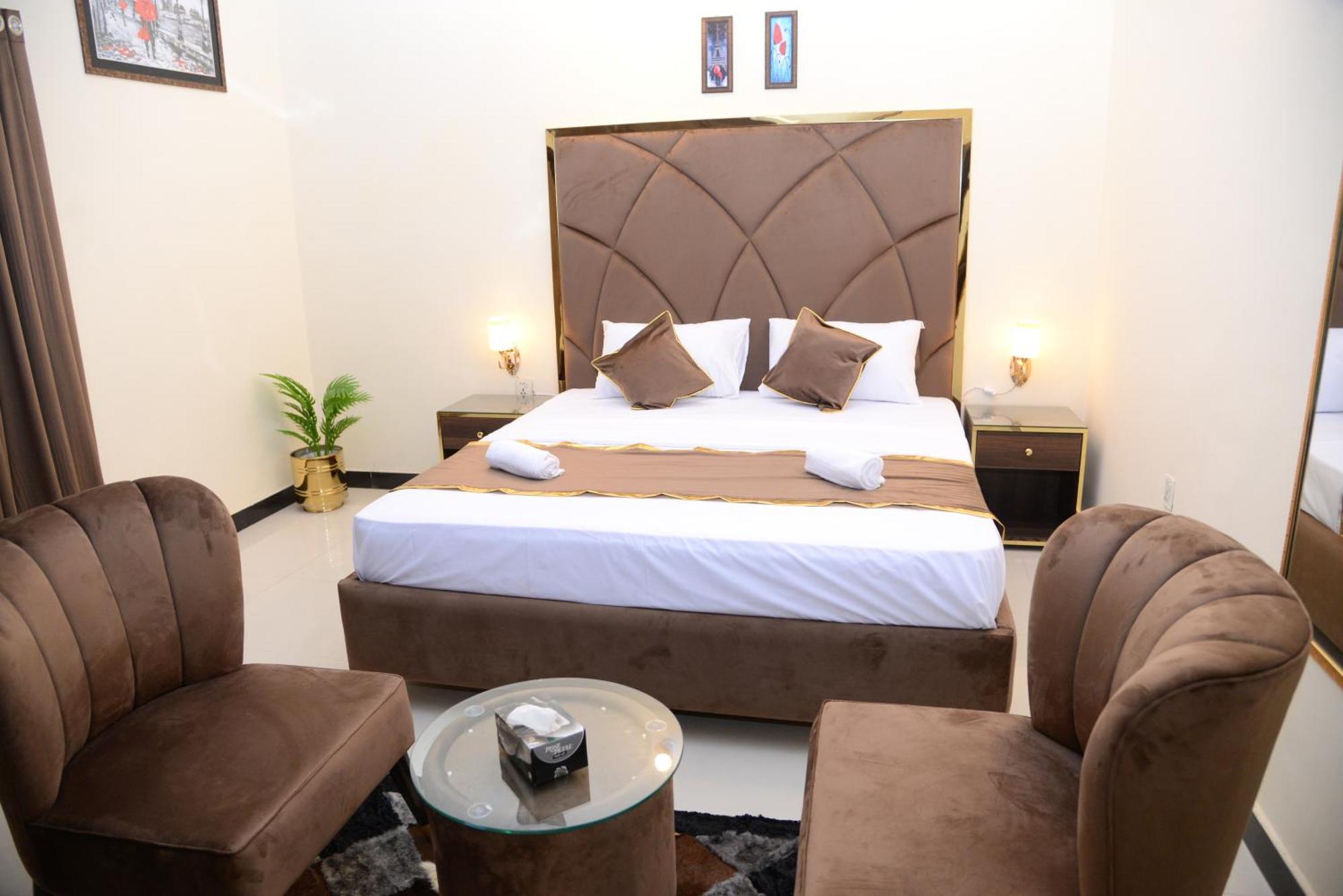 Go Room Hotel Lahore Exterior photo