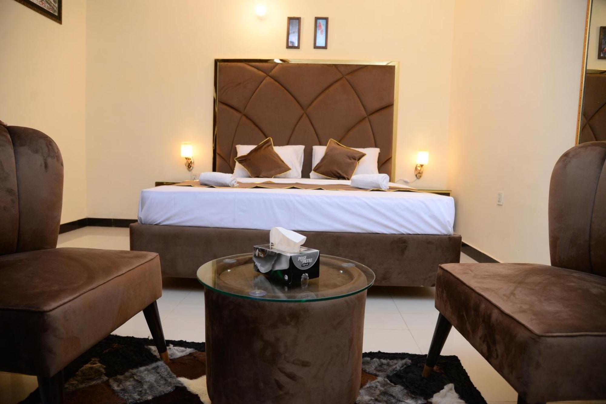 Go Room Hotel Lahore Exterior photo
