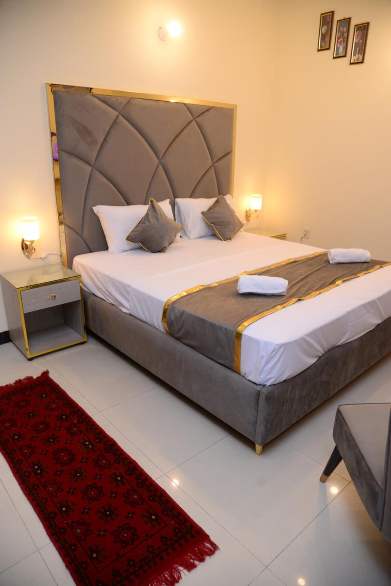 Go Room Hotel Lahore Exterior photo