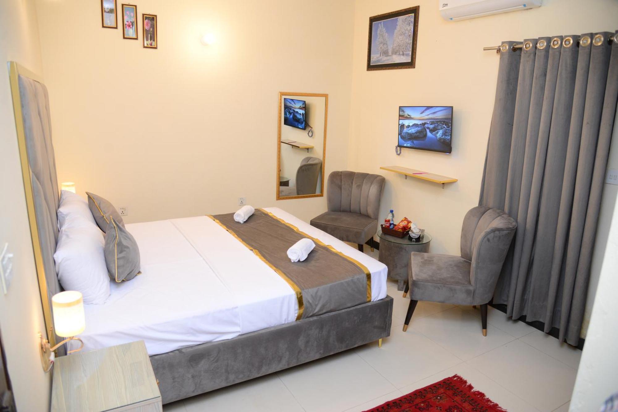 Go Room Hotel Lahore Exterior photo